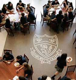 Ashbury College — 보딩스쿨 콘텐츠